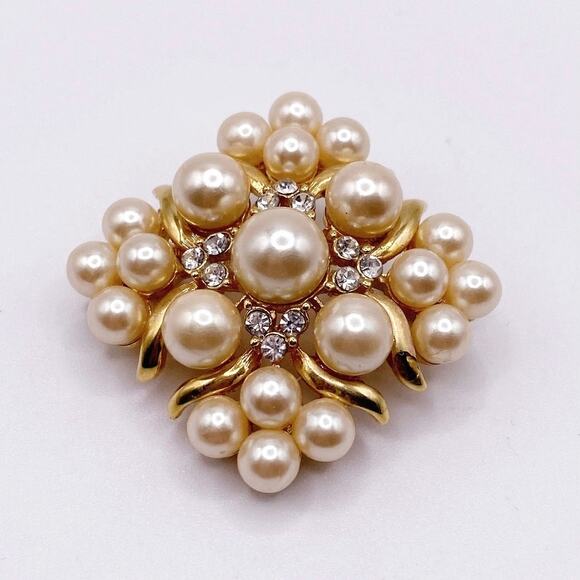 VNTG Richelieu Faux Pearls Brooch - Picture 1 of 5